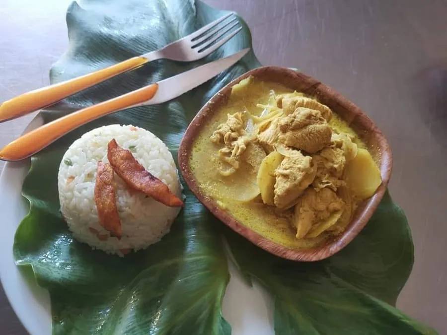 Colombo de poulet, plat antillais du traiteur Aller Retour