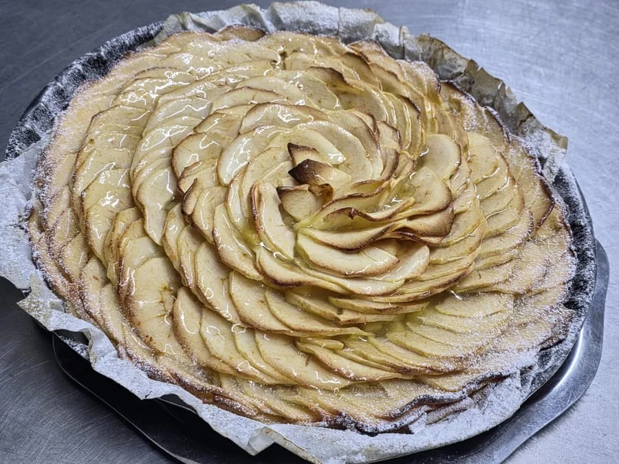 Tarte aux pommes maison, dessert du traiteur à Rennes